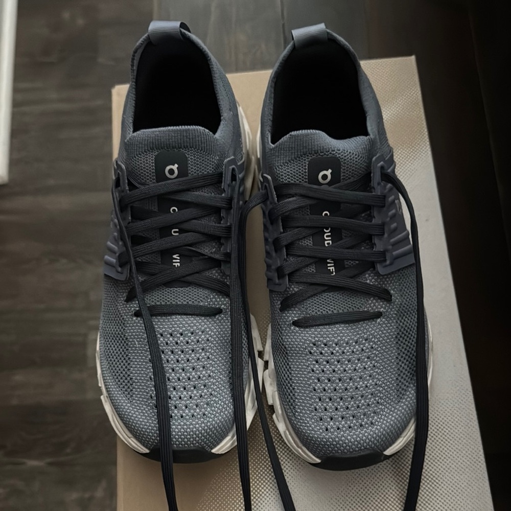 On Cloud Swift 7.5 Running Gray Athletic Shoes with Breathable Design
